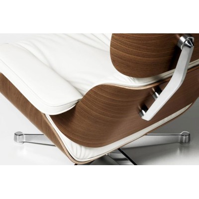 Replica della poltrona Eames Lounge Chair in legno di noce di Charles & Ray Eames