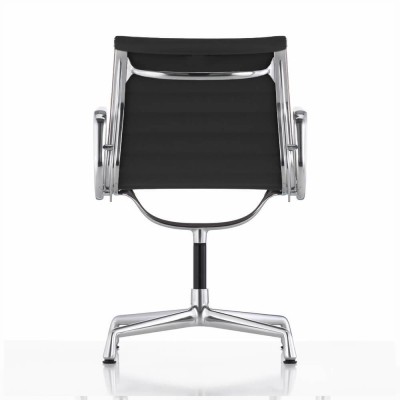 Replica Aluminium EA103 bureaustoel van <span class='notranslate' data-dgexclude>Charles & Ray Eames</span> .