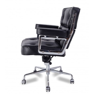 Replica ES104 Lobby office chair in aged leatherette.